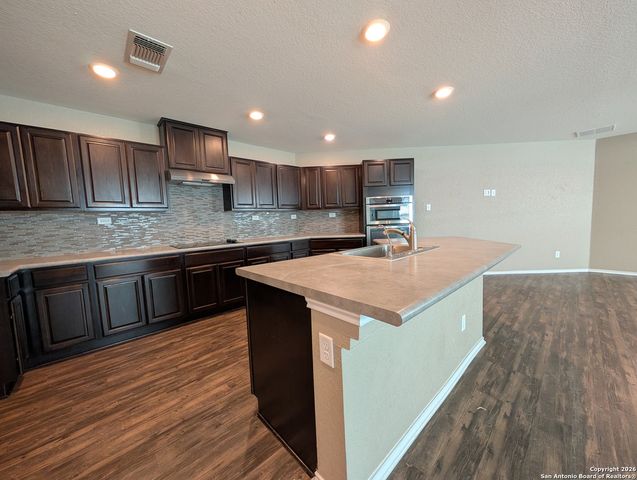 2096 BRANDYWINE DR, New Braunfels, TX 78130