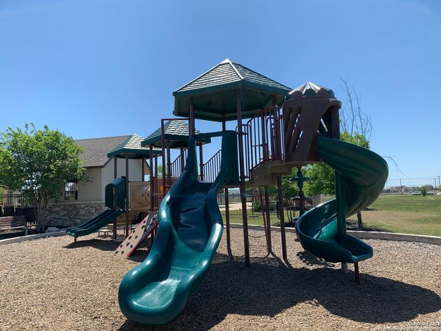 2096 BRANDYWINE DR, New Braunfels, TX 78130