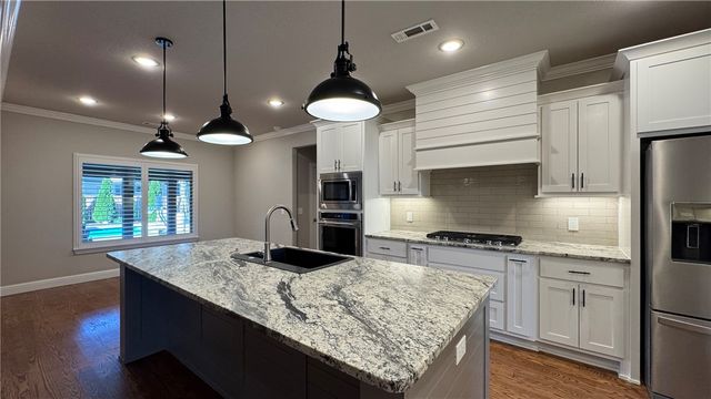 1600 Cherrie Street, Bentonville, AR 72713