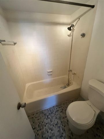 2841 NE 163 Street 102, North Miami Beach, FL 33160