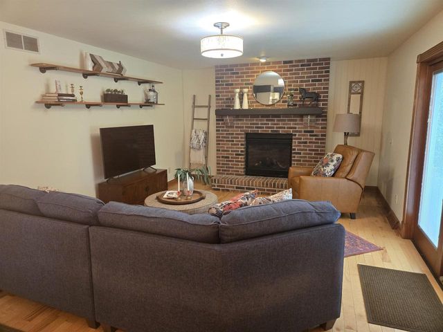 705 Poplar Way, Verona, WI 53593