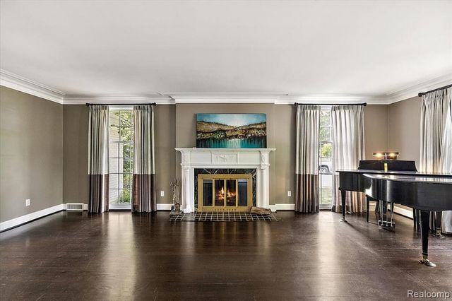 1051 Devonshire Road, Grosse Pointe, MI 48230
