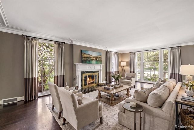 1051 Devonshire Road, Grosse Pointe, MI 48230
