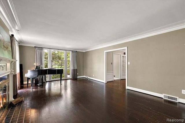 1051 Devonshire Road, Grosse Pointe, MI 48230