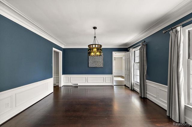 1051 Devonshire Road, Grosse Pointe, MI 48230
