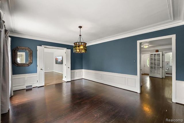 1051 Devonshire Road, Grosse Pointe, MI 48230