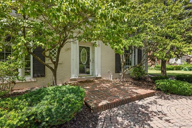 1051 Devonshire Road, Grosse Pointe, MI 48230