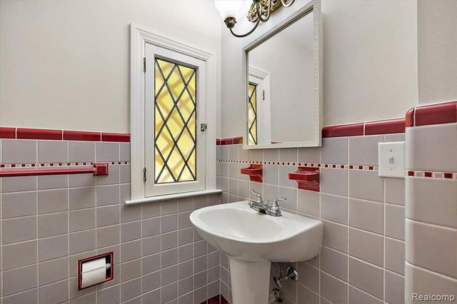 1051 Devonshire Road, Grosse Pointe, MI 48230