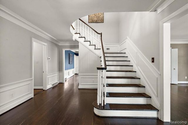 1051 Devonshire Road, Grosse Pointe, MI 48230