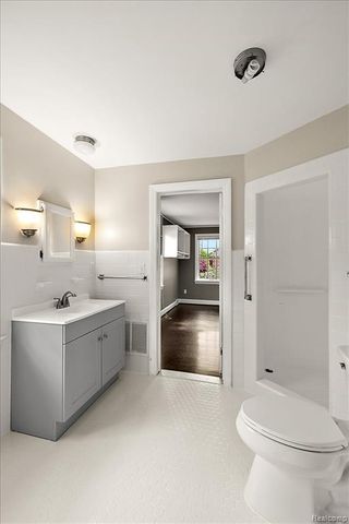 1051 Devonshire Road, Grosse Pointe, MI 48230