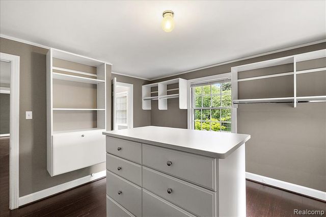 1051 Devonshire Road, Grosse Pointe, MI 48230