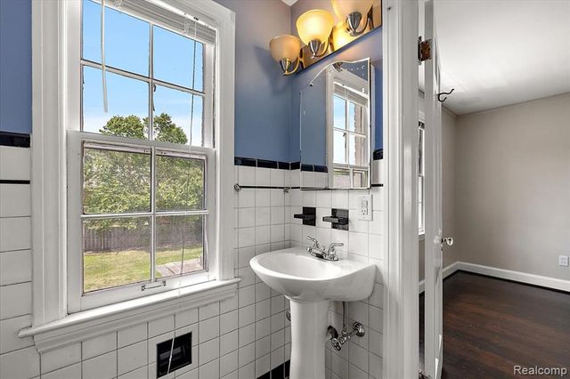 1051 Devonshire Road, Grosse Pointe, MI 48230
