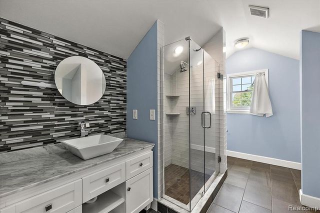 1051 Devonshire Road, Grosse Pointe, MI 48230