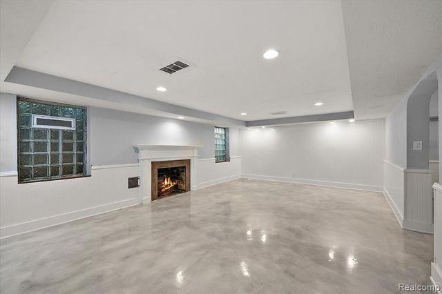 1051 Devonshire Road, Grosse Pointe, MI 48230