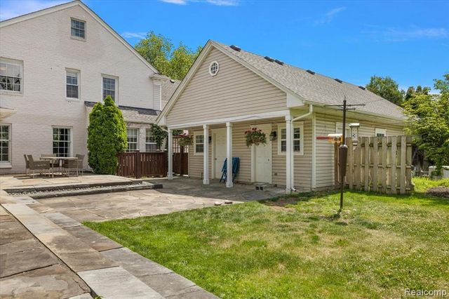 1051 Devonshire Road, Grosse Pointe, MI 48230