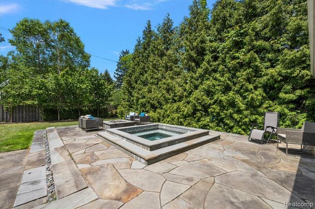 1051 Devonshire Road, Grosse Pointe, MI 48230