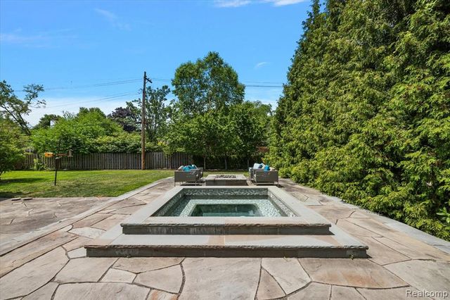 1051 Devonshire Road, Grosse Pointe, MI 48230