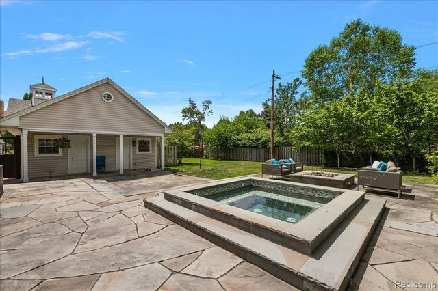 1051 Devonshire Road, Grosse Pointe, MI 48230