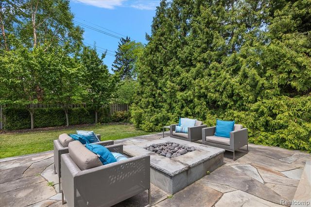 1051 Devonshire Road, Grosse Pointe, MI 48230