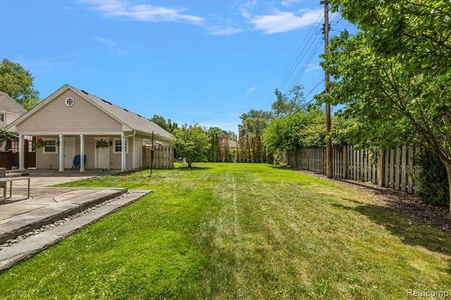 1051 Devonshire Road, Grosse Pointe, MI 48230