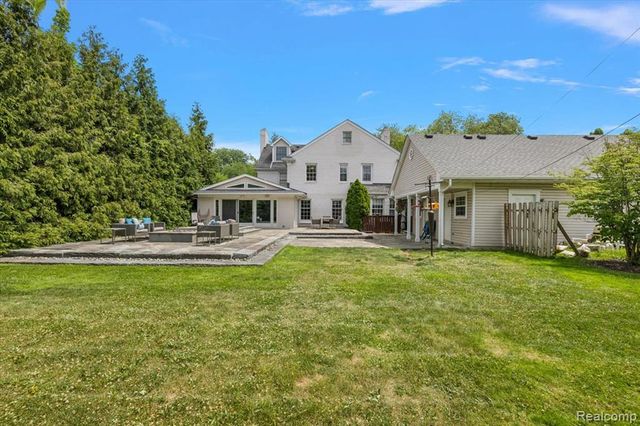 1051 Devonshire Road, Grosse Pointe, MI 48230