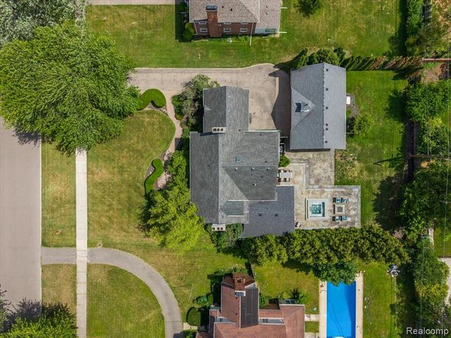 1051 Devonshire Road, Grosse Pointe, MI 48230