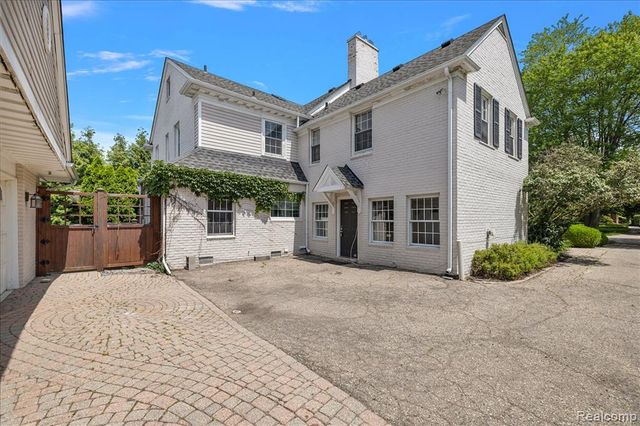 1051 Devonshire Road, Grosse Pointe, MI 48230