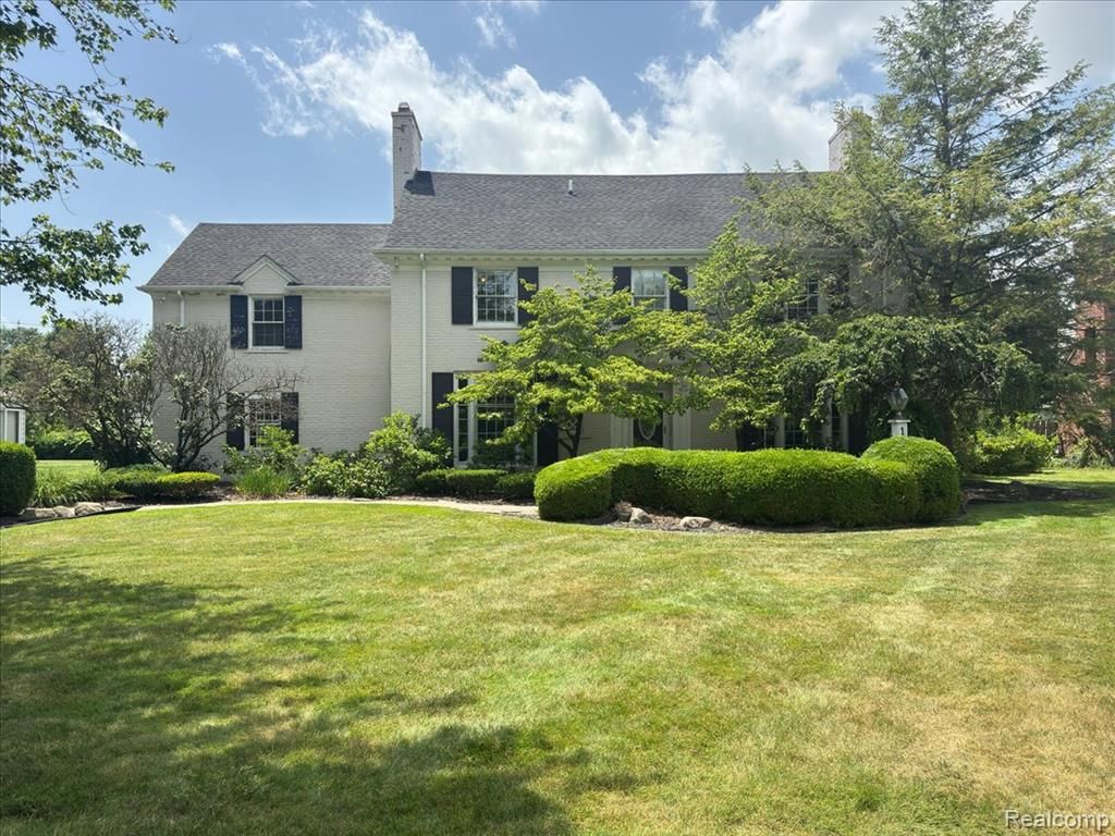 1051 Devonshire Road, Grosse Pointe, MI 48230