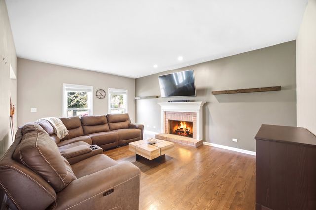 452 Spring Ridge Drive, Crystal Lake, IL 60012