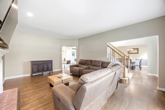 452 Spring Ridge Drive, Crystal Lake, IL 60012