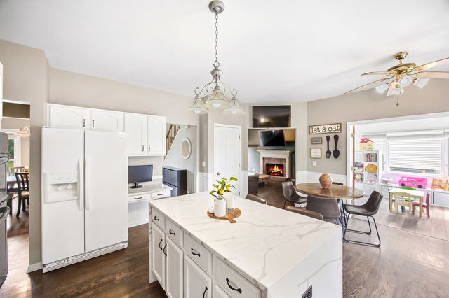 452 Spring Ridge Drive, Crystal Lake, IL 60012