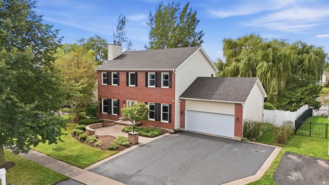 452 Spring Ridge Drive, Crystal Lake, IL 60012