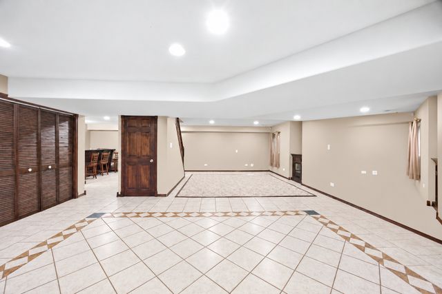 452 Spring Ridge Drive, Crystal Lake, IL 60012