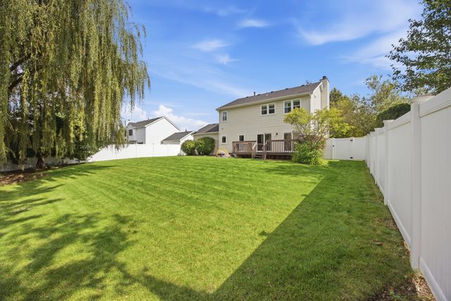 452 Spring Ridge Drive, Crystal Lake, IL 60012