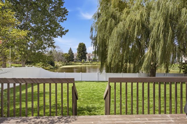 452 Spring Ridge Drive, Crystal Lake, IL 60012