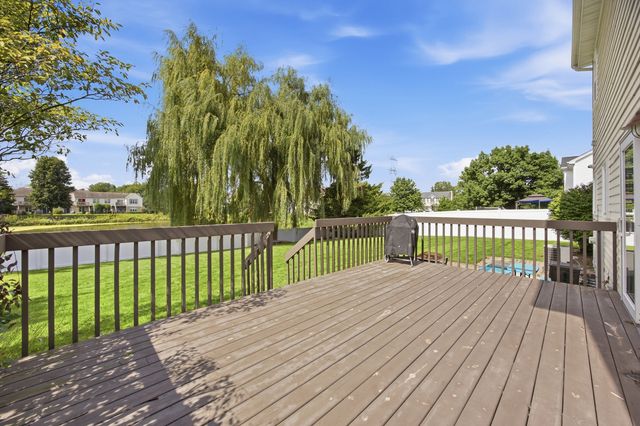452 Spring Ridge Drive, Crystal Lake, IL 60012