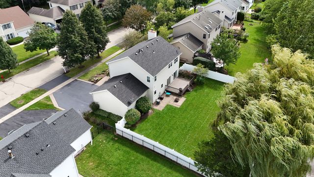 452 Spring Ridge Drive, Crystal Lake, IL 60012