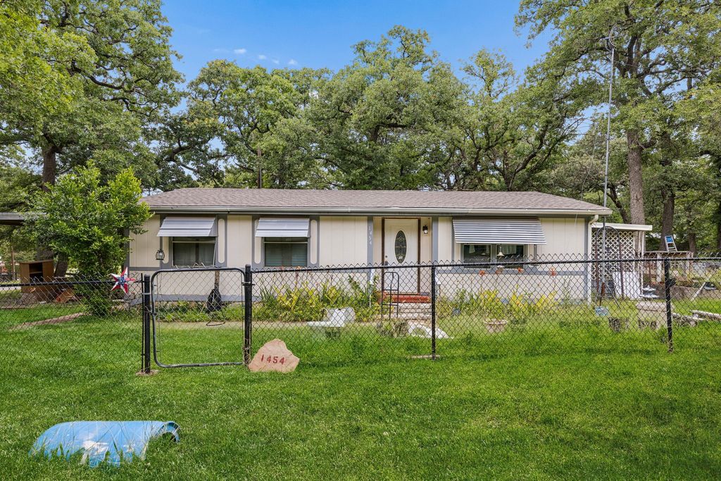1454 Forrest Trail, Azle, TX 76020