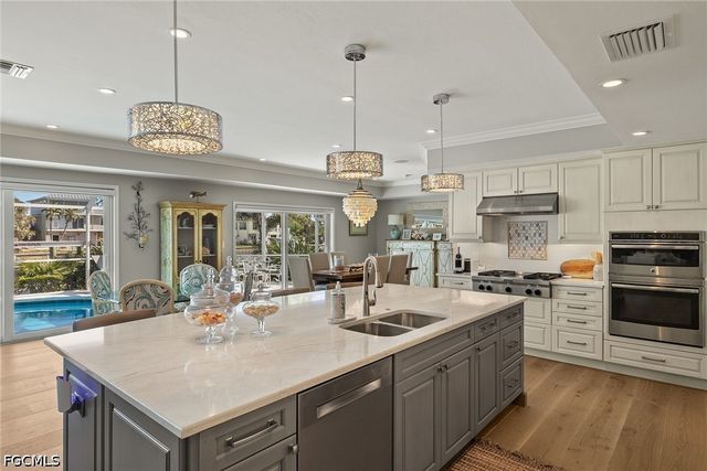 1674 Sabal Palm DR, Sanibel, FL 33957