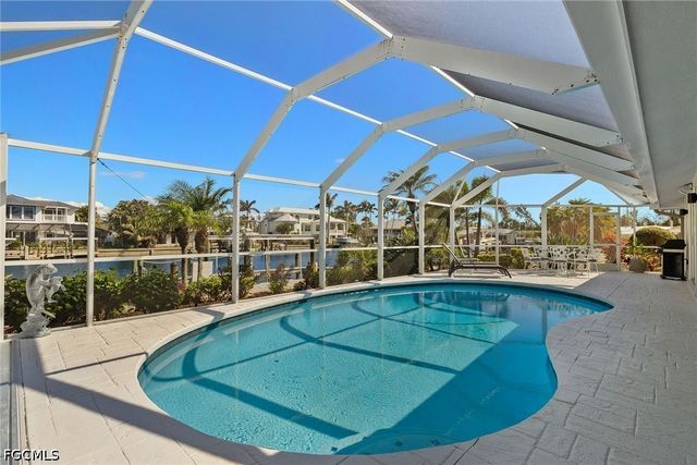 1674 Sabal Palm DR, Sanibel, FL 33957