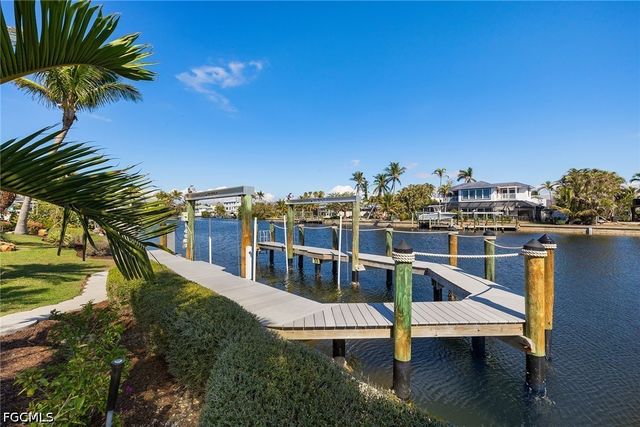 1674 Sabal Palm DR, Sanibel, FL 33957