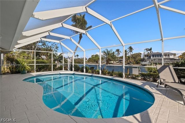 1674 Sabal Palm DR, Sanibel, FL 33957