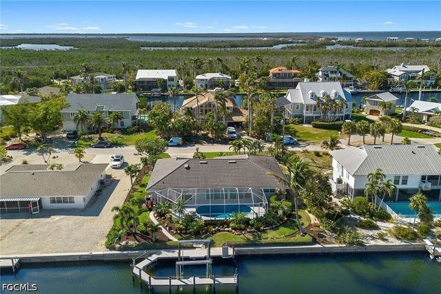 1674 Sabal Palm DR, Sanibel, FL 33957