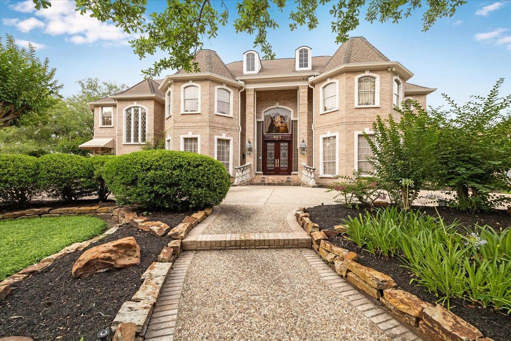 903 Old Lake Road, Houston, TX 77057