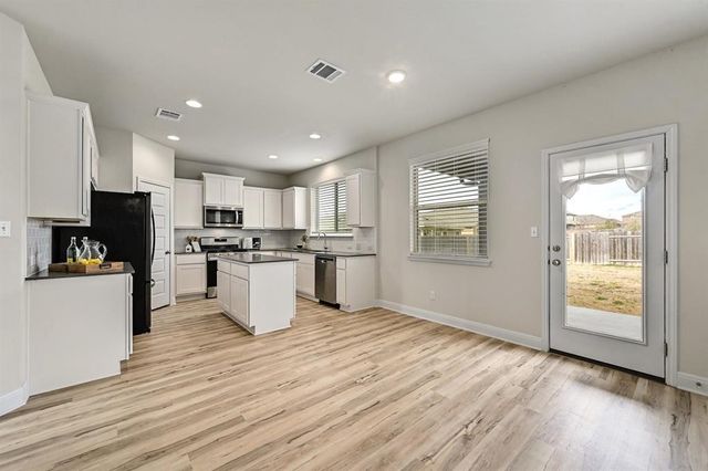 156 Gray Wolf DR, San Marcos, TX 78666