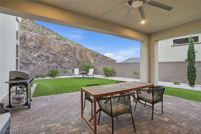 1917 Regal Bluff Drive, Henderson, NV 89052