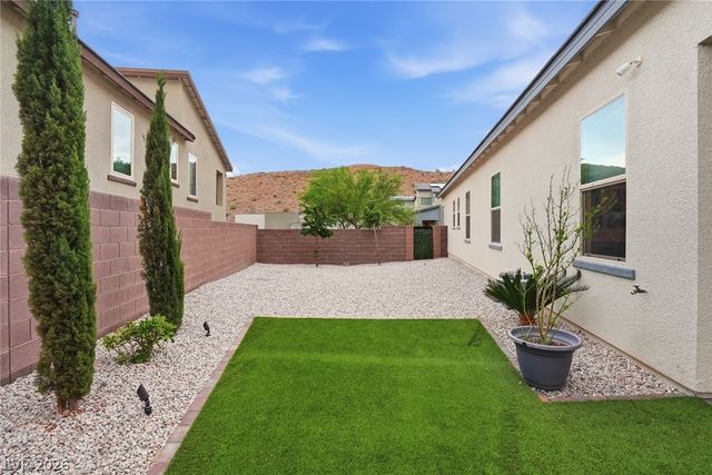 1917 Regal Bluff Drive, Henderson, NV 89052