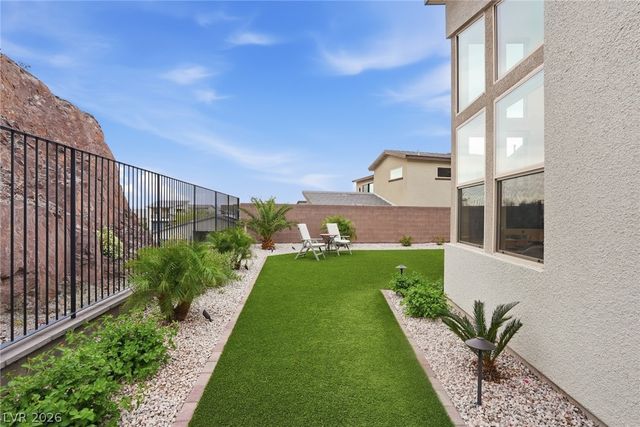 1917 Regal Bluff Drive, Henderson, NV 89052