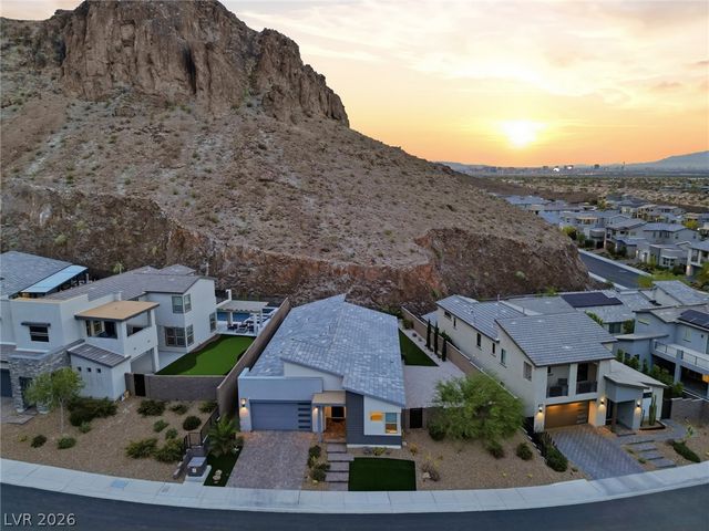 1917 Regal Bluff Drive, Henderson, NV 89052