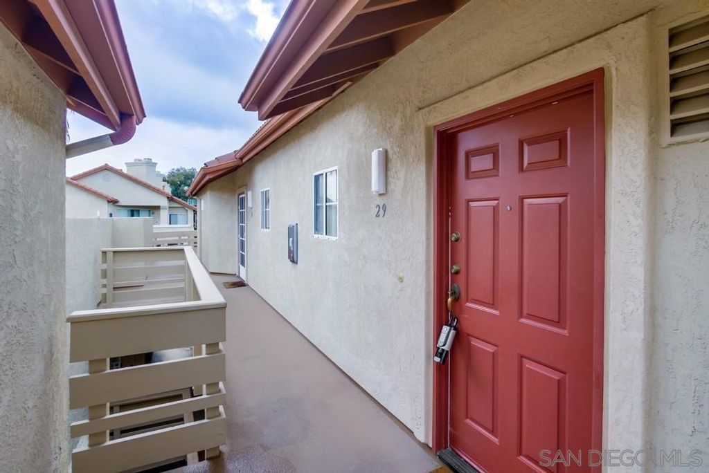 Image 42 of property listing at 11145 Affinity Ct 29, San Diego, CA 92131